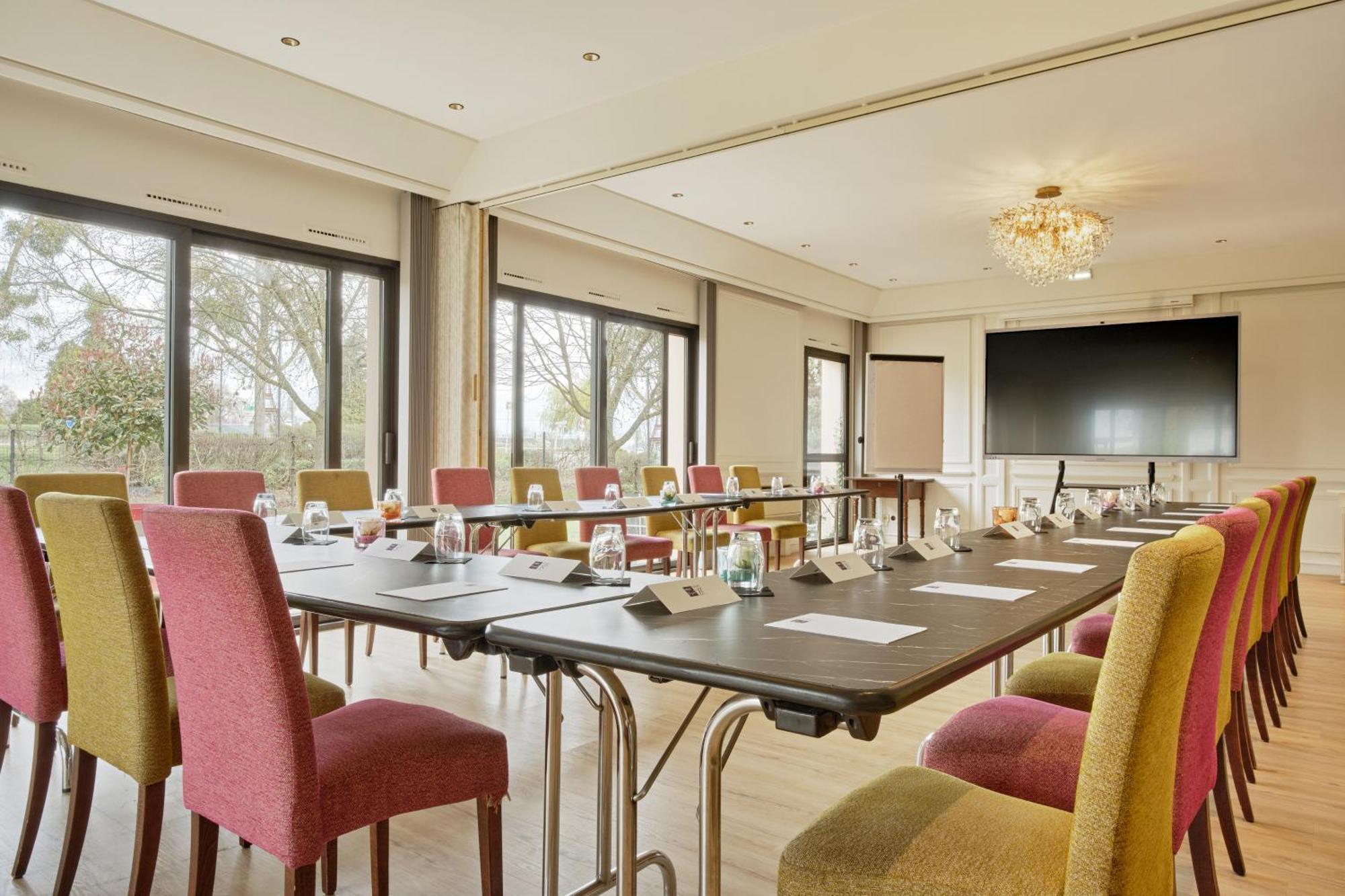 Hotel Restaurant Crystal Erstein Exteriér fotografie